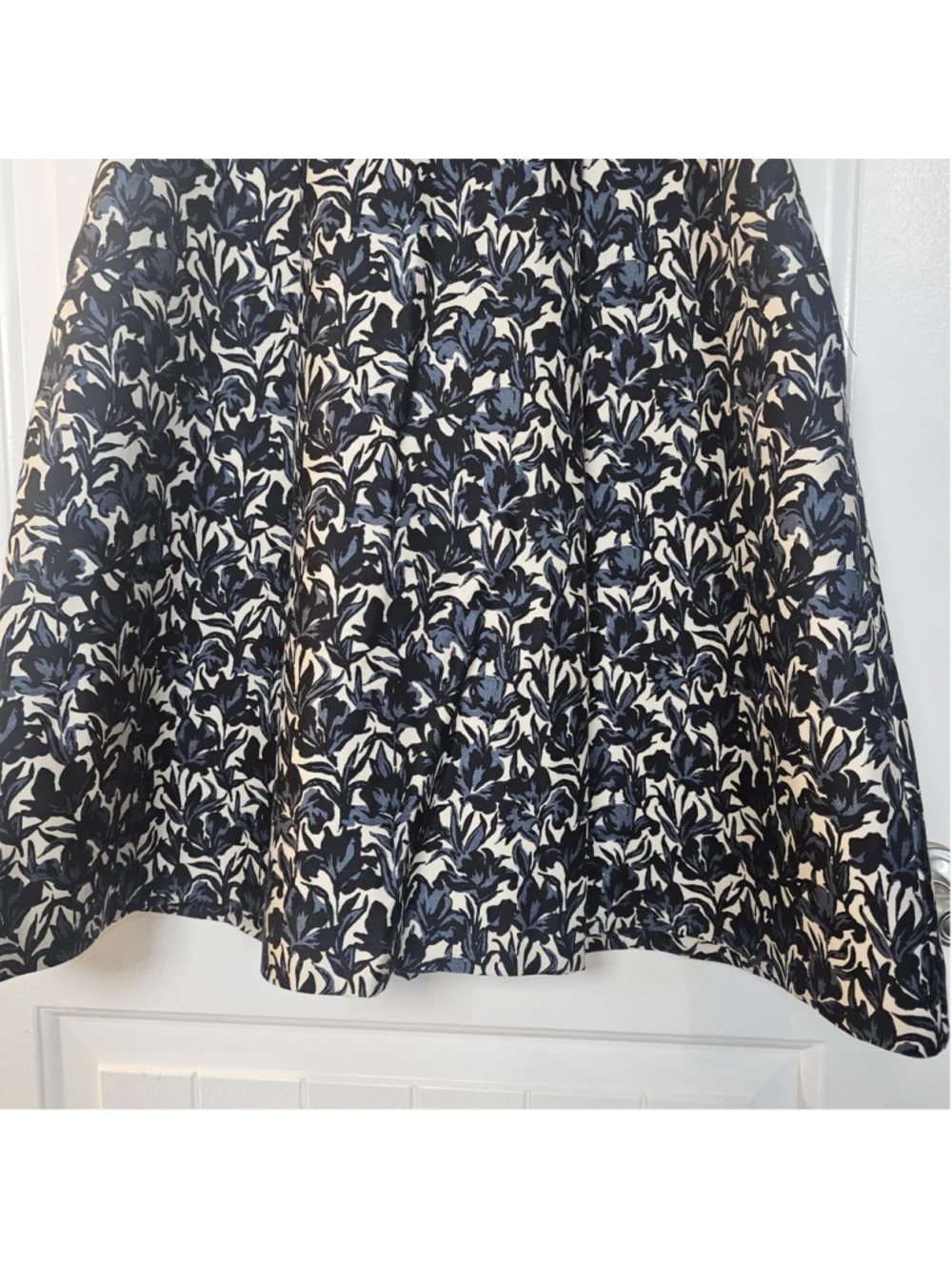 Tory Burch sz 8 cream, blue, black floral dress with liner & pockets